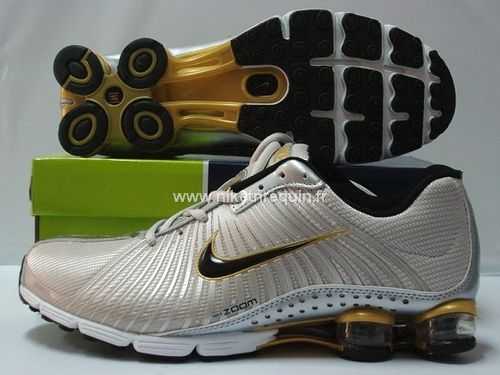 Creme Et Noir Nike Shox R4 Snearker 625